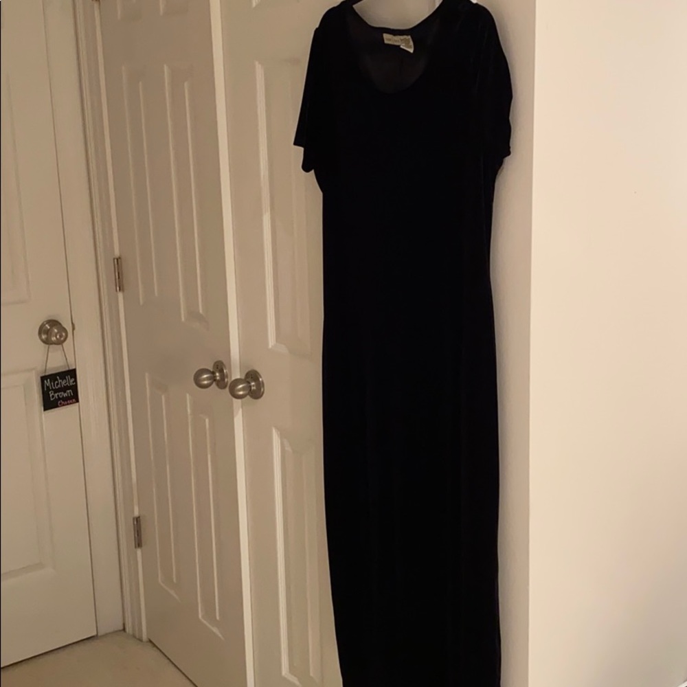 Studio Ease long black velvet-dress for 🍂Fall🍂